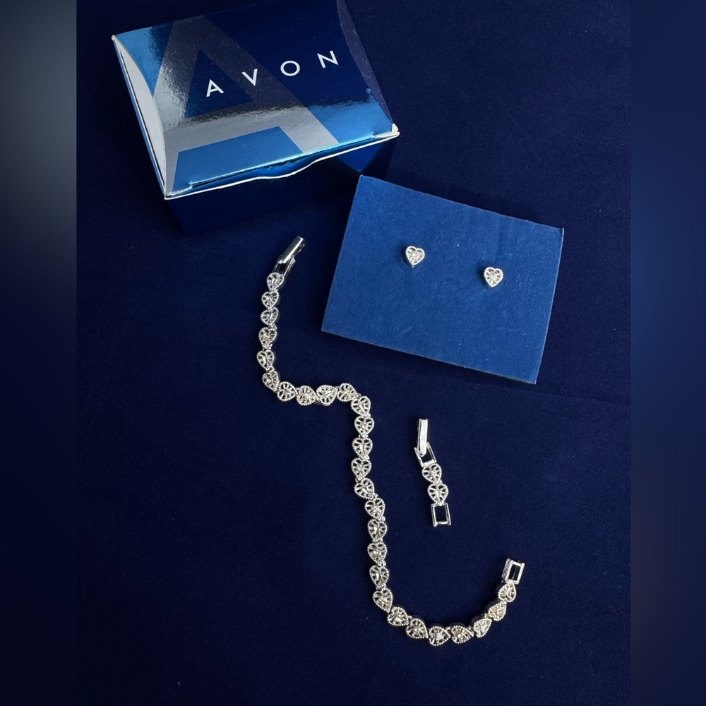 Vintage 2007 Avon Silver Tone Filigree Heart Bracelet & Earring Set - NIB